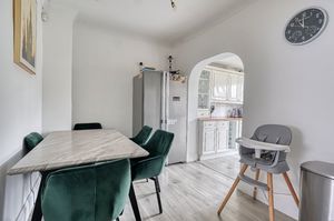 Diner- click for photo gallery